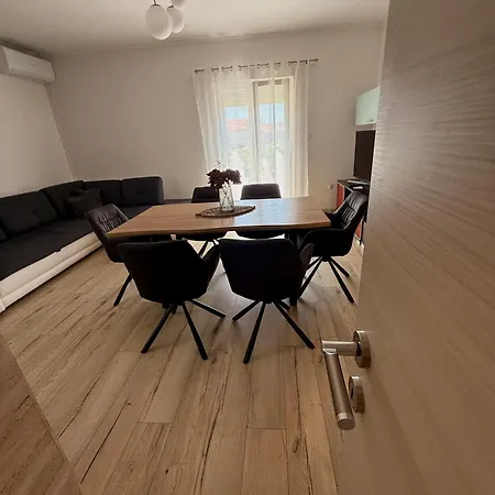 Apartman Leona & Doris *