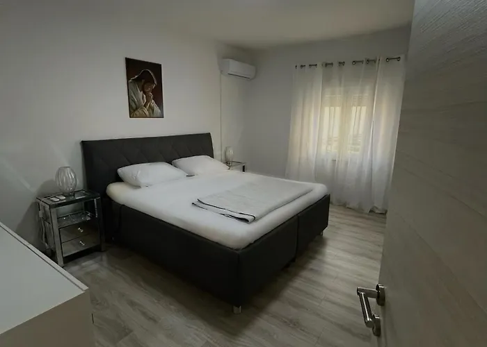 아파트 Leona & Doris