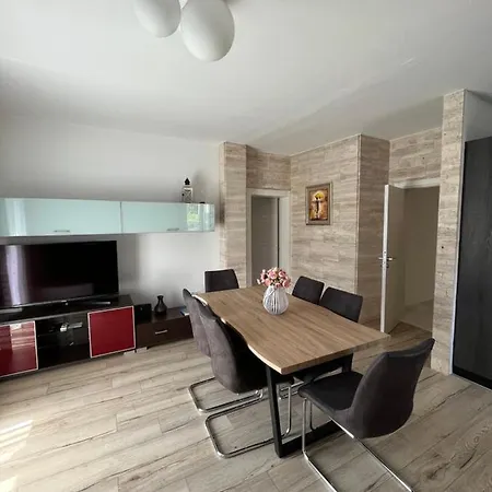 Apartament Leona & Doris *