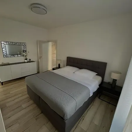 Apartament Leona & Doris *