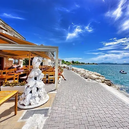 Apartman Leona & Doris *