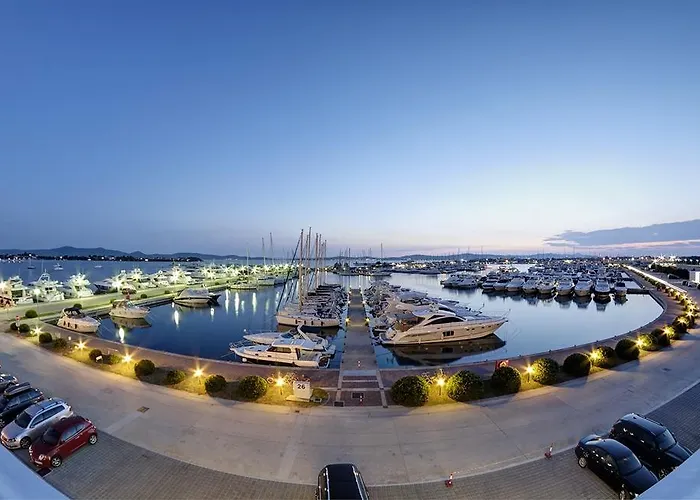 Leona & Doris Апартаменты